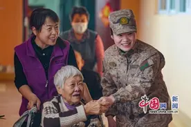 传承雷锋精神 官兵们在行动图片