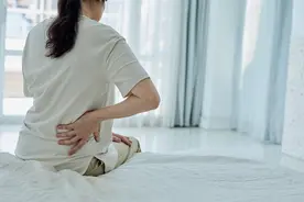 “睡硬床对腰更好”？这句话误导了太多人……图片