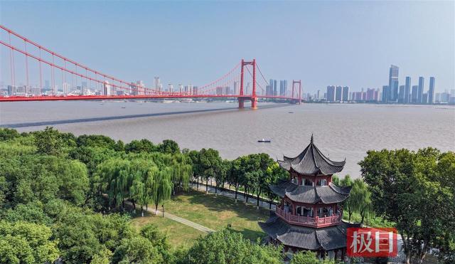 走进鹦鹉洲，徜徉在芳草萋萋的诗意里