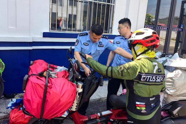 【我为群众办实事】振江边境派出所：化身“骑行服务驿站” 送上清凉与安心