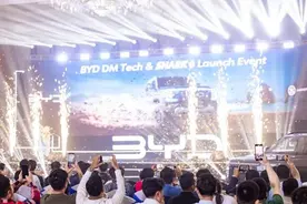 登顶的比亚迪，把手伸向长城的铁饭碗图片