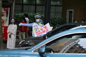 直击上海高考｜请勿鸣笛！黄浦公安首次用警用无人机悬挂护考提示图片
