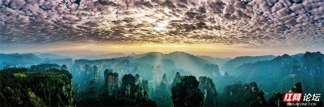 【每日一图@湖南】秋冬自驾必冲！张家界黄石寨暖阳峰林美到出圈