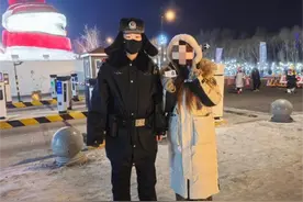 游客遗失证件 辅警高效归还图片