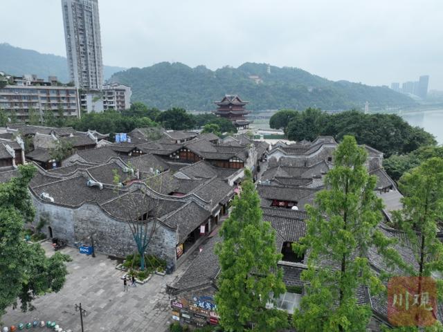 城市“成长记”⑦丨宜宾：城市更新，昔日“背街小巷”变身“时尚街区”