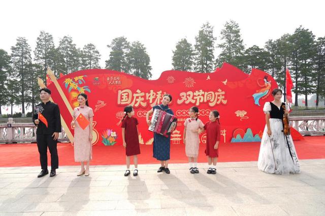 清晨升旗、湖畔红歌、楚韵游园，武汉东湖听涛景区拉满国庆仪式感