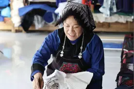 体验一场别开生面的民族风情盛宴——枫香印染体验图片