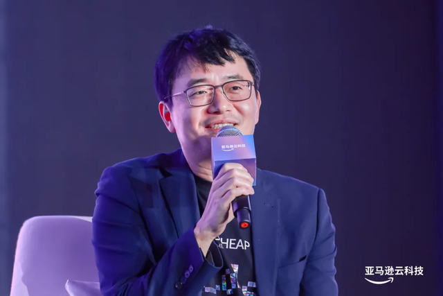 张鹏对谈朱啸虎、储瑞松、傅盛：Agentic AI 时代，不要什么东西都自己闷头做