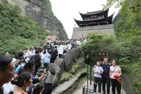 单日突破5.5万人次 剑门关翠云廊客流量创历史新高图片