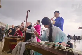 秀我中国｜《沧海一声笑》上演巴黎街头图片