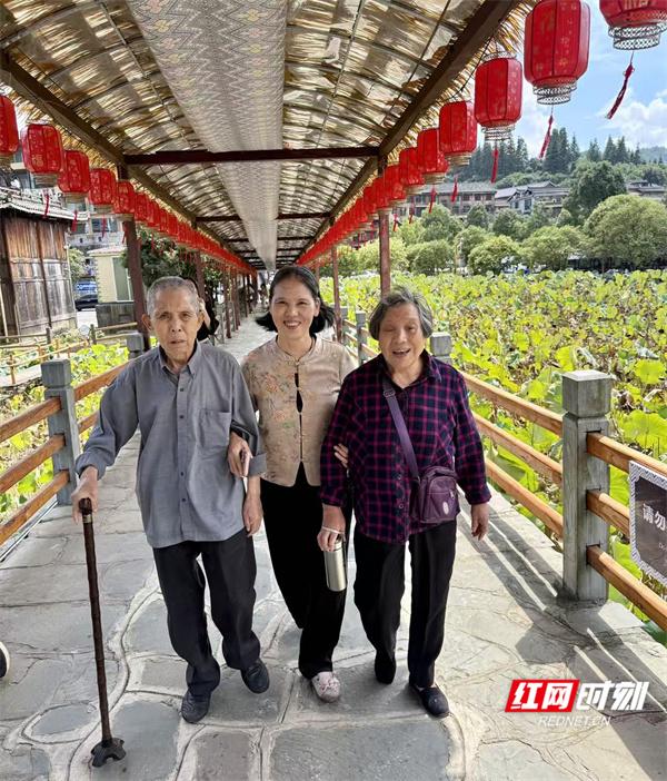 国庆长假首日 通道皇都侗寨喜迎八方宾客