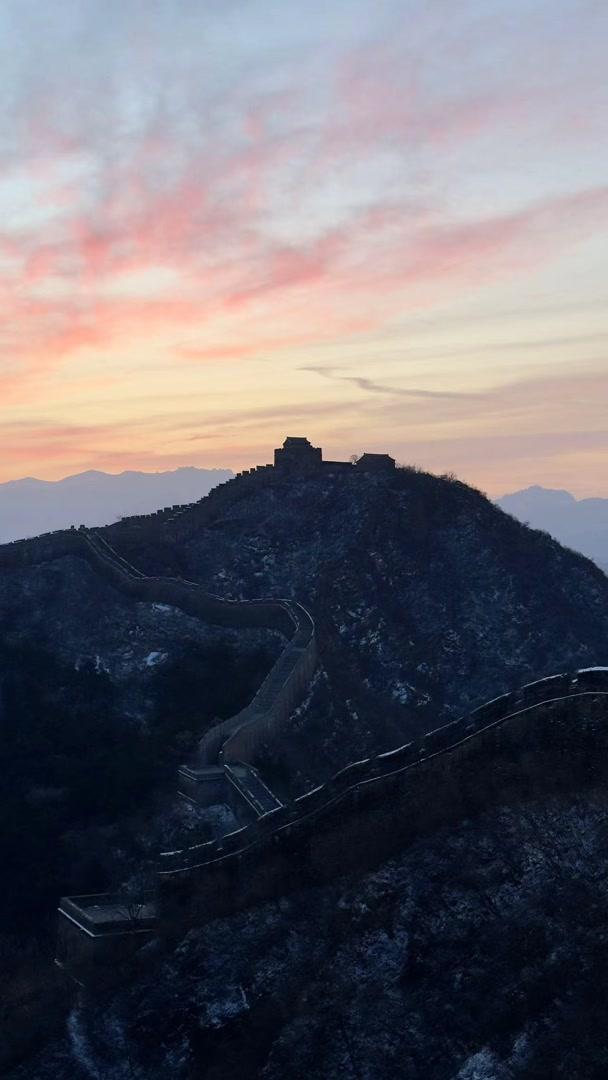 河北滦平：雪后清晨金山岭长城美如画