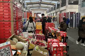 春节临近上海“菜篮子”物丰价美，批发市场凌晨交易忙图片