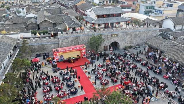 【冬季暖阳 凉山不凉】2025年会理黑山羊美食节启幕，暖冬盛宴引客来