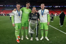 关系紧张？西媒：卢宁在欧冠夺冠后没有祝贺库尔图瓦图片