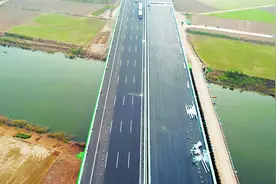 通车在即！济广高速济南至菏泽段改扩建项目开始施划标线图片