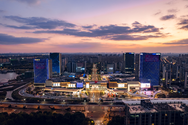 古镇罗店的暖春灯会：灯映罗溪春，风华是江南