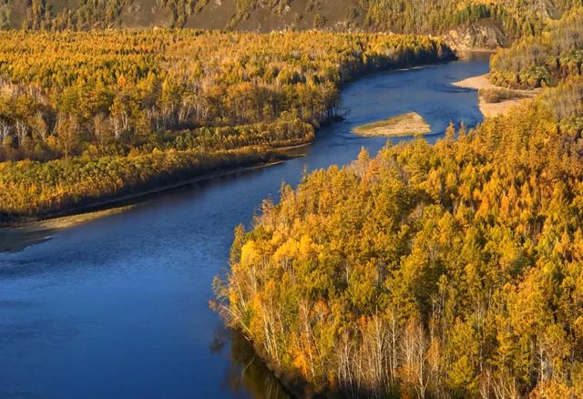 最懂松弛的北京中产，在内蒙玩得太“土”了