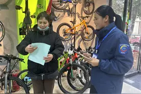 经济普查员贾艳钠：用辛苦和数据感受鹰城经济脉搏图片