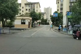 从“一闹就停”到井然有序 党建统领破“停车之困”图片