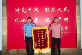 找背包，救助老人，上门办证……平度公安暖心警事持续“派送”图片