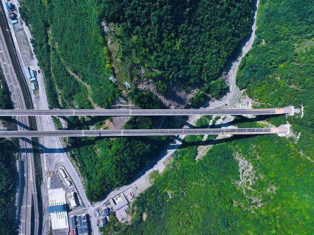 航线铁路高速通达九寨 “童话世界”触手可及丨封面头条