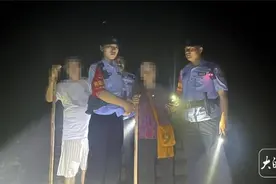 高龄老人夜晚九华山迷路 景区民警连夜紧急救援图片