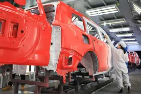 首批坦克500Hi4-Z “一定红”车型即将在长城汽车荆门工厂下线图片