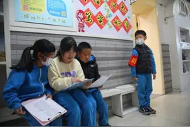 东四七条小学：课间动起来，玩起来，乐起来，做“阳光少年”图片