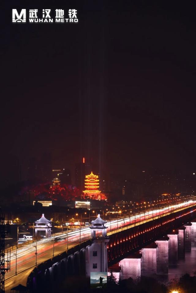 李白崔颢没见过的武汉，被地铁串成了诗