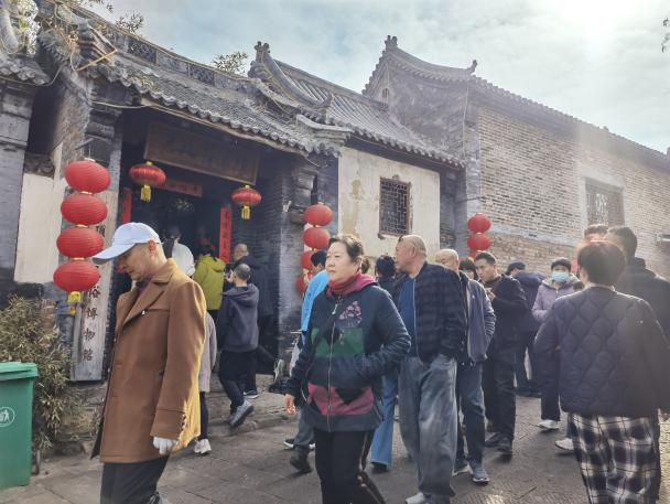 在场｜6.5万人次打卡，博山这条千年老街春节如何“圈粉”？