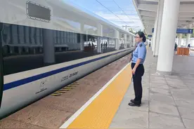 六枝南站有个热心肠的东北“晓华姐”图片