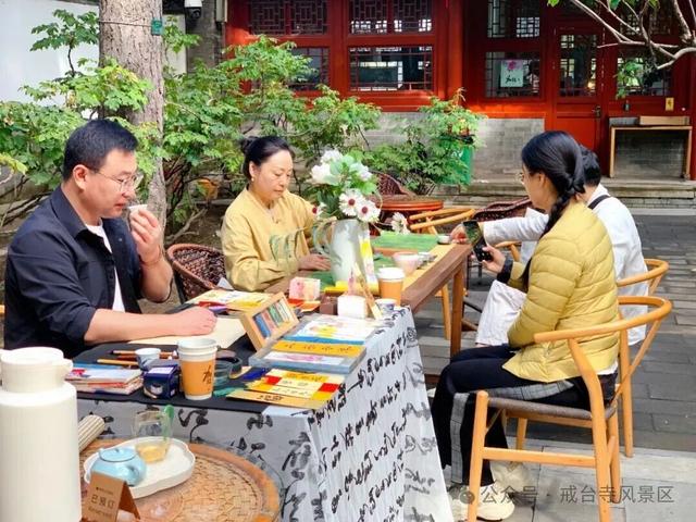 人少景美！北京这些古刹红叶正在最佳观赏期！