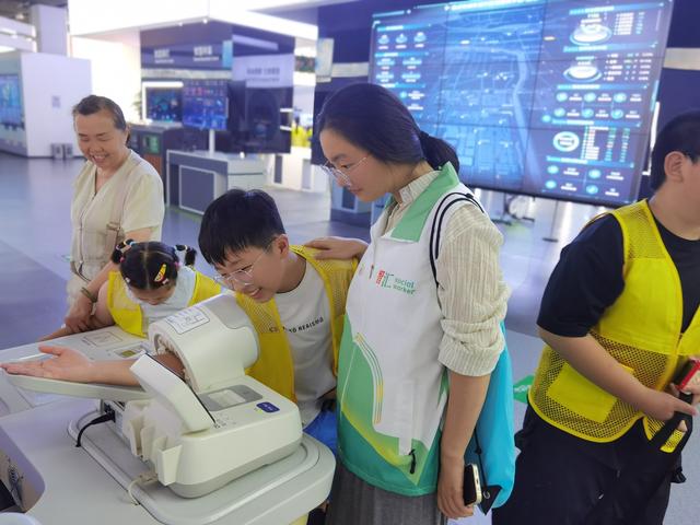 “洪心”护航，童心飞扬：困境少年的文化探索之旅