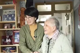 遇见你丨最美的重逢 两位女兵74年后实现“跨越世纪的拥抱”图片