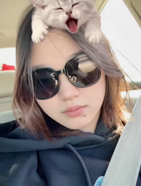 全红婵留长发	，以“美少女”造型摘草莓，身形明显变瘦	、状态轻松