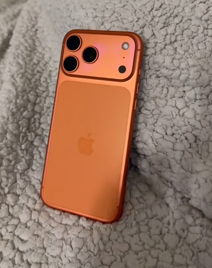 iPhone 17系列首批用户反应褪色？ 苹果官方客服回应