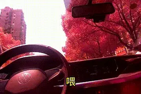 上海爷叔买了新手机，换了电话卡，账户里100多万存款差点就……图片