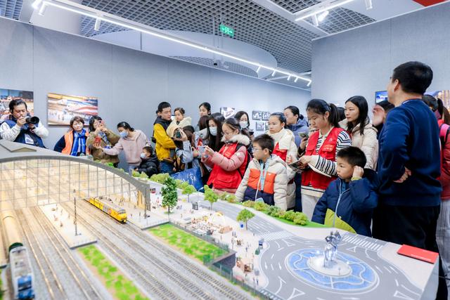 火车迷的节日！上海这个火车模型展上演跨时空的“铁道聚会”