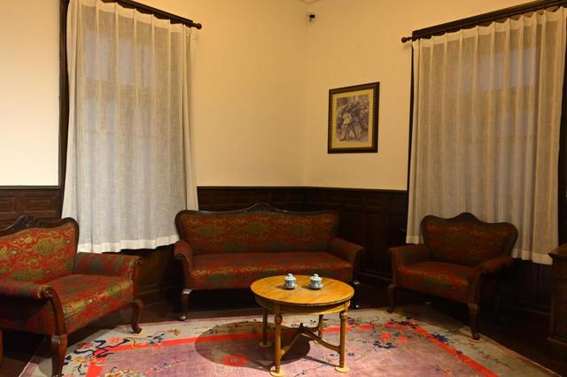 漫步意式风情区 钟书阁品书香雅韵，饮冰室忆百年风骨