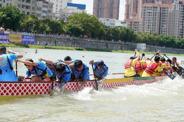 龙腾泷江 舟竞千年：60万观众共赏罗定文旅盛宴