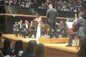 肺活量惊人！在巴黎给外国人一点唢呐震撼图片