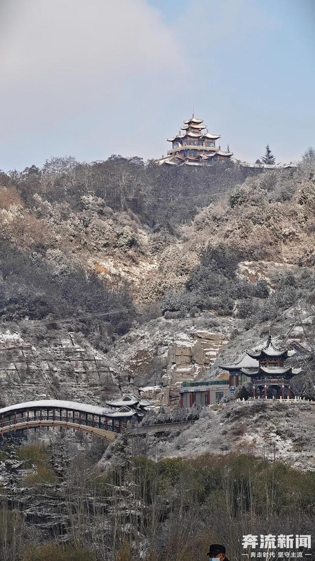 图集丨兰州邂逅今冬首场浪漫雪景