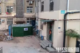 加装电梯挖了坑，为何施工中断？相关部门回应：尽快恢复施工图片