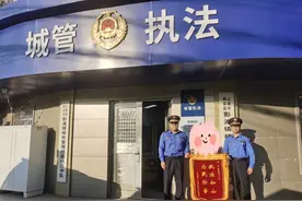 鸽屎洒落、鸽毛纷飞……违章鸽棚扰民，TA们出手整治图片