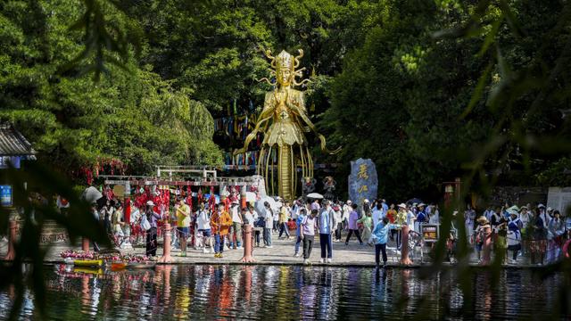玉水寨暑期游客增多 文化体验与贴心服务成亮点