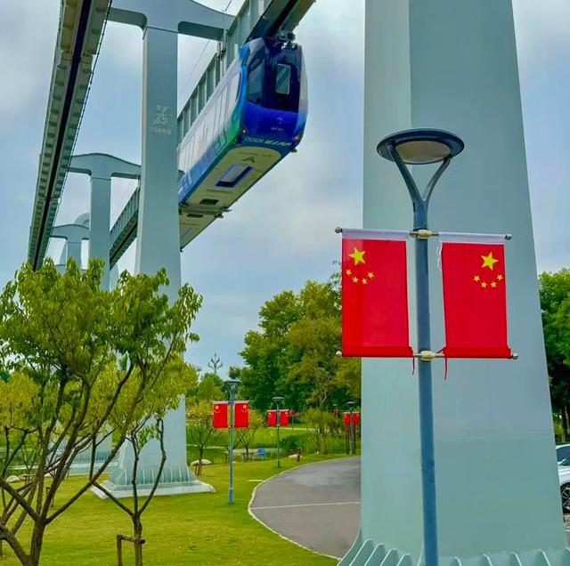 光谷公园集体换“国庆皮肤”啦！超全打卡攻略速码住～