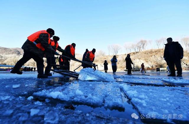 视点｜琼楼玉宇间再现《大闹天宫》，龙庆峡冰灯节“上新”