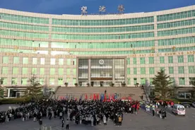 银滩亮剑！山东外事职业大学进行青年志愿者春季拉练活动图片