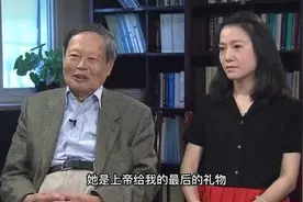 杨振宁携48岁翁帆度过102岁生日图片